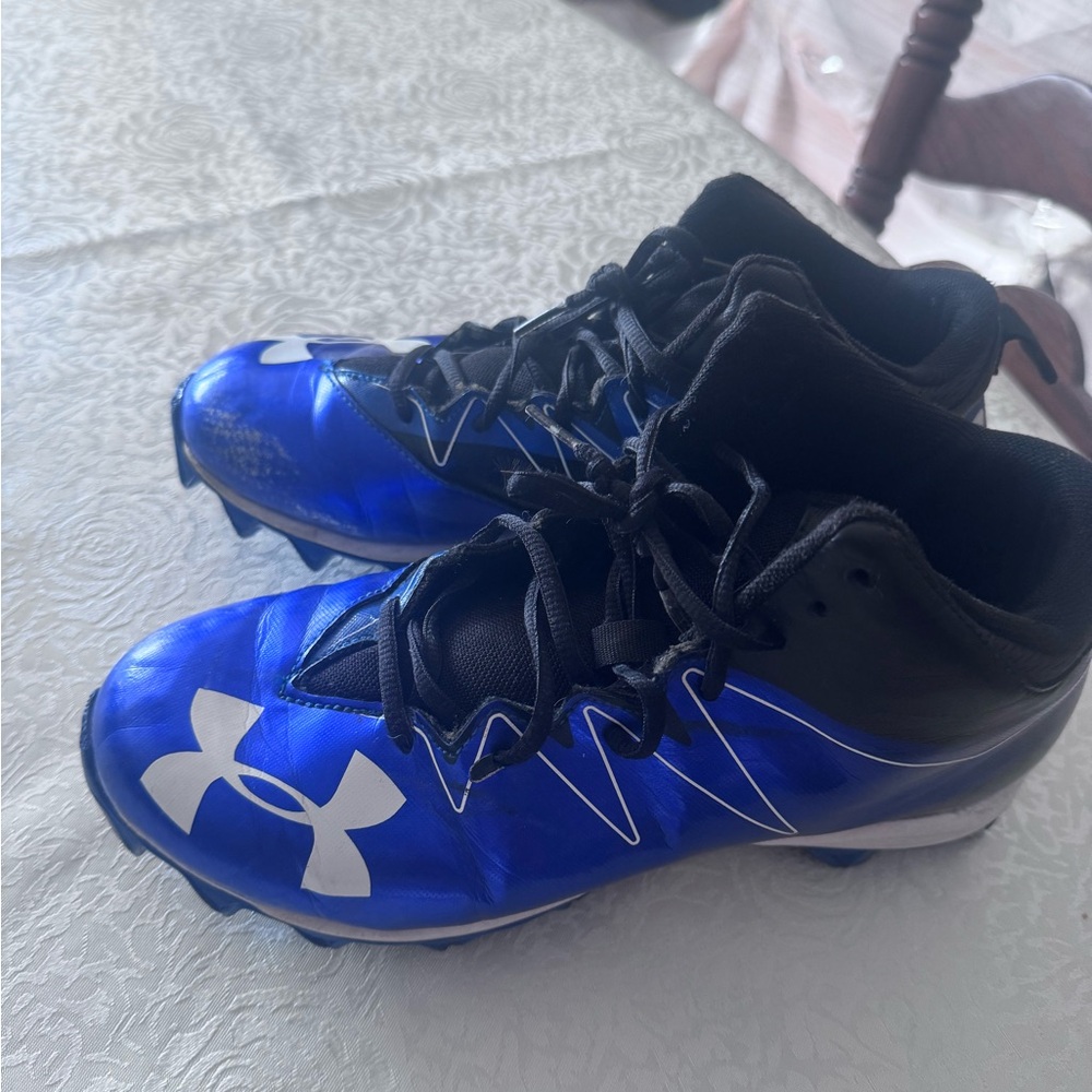 Under Armour Kids Black and Blue Sneakers